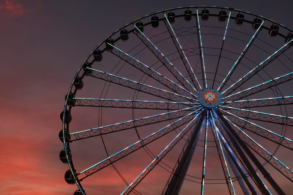 Grande roue dans une fête forraine