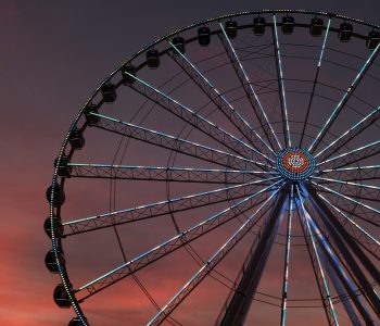 Grande roue dans une fête forraine